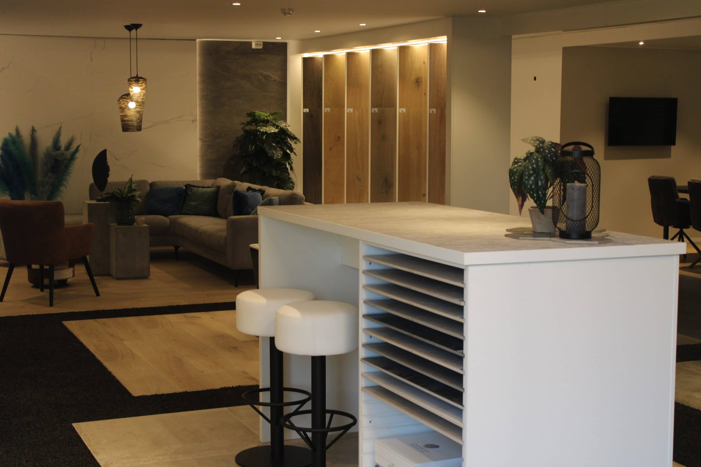 Het team van Baderie Barneveld in de showroom