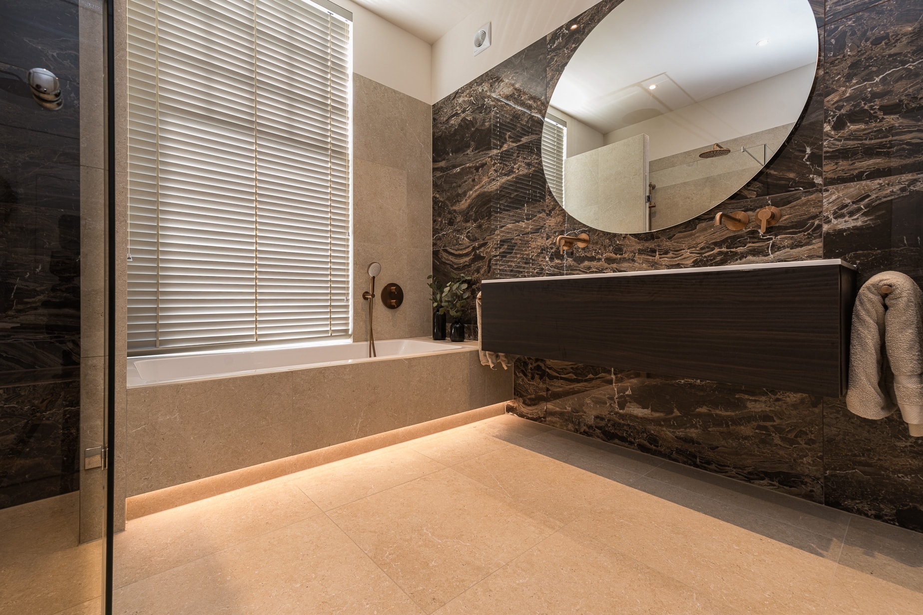 Ruime, wellness badkamer in Wageningen