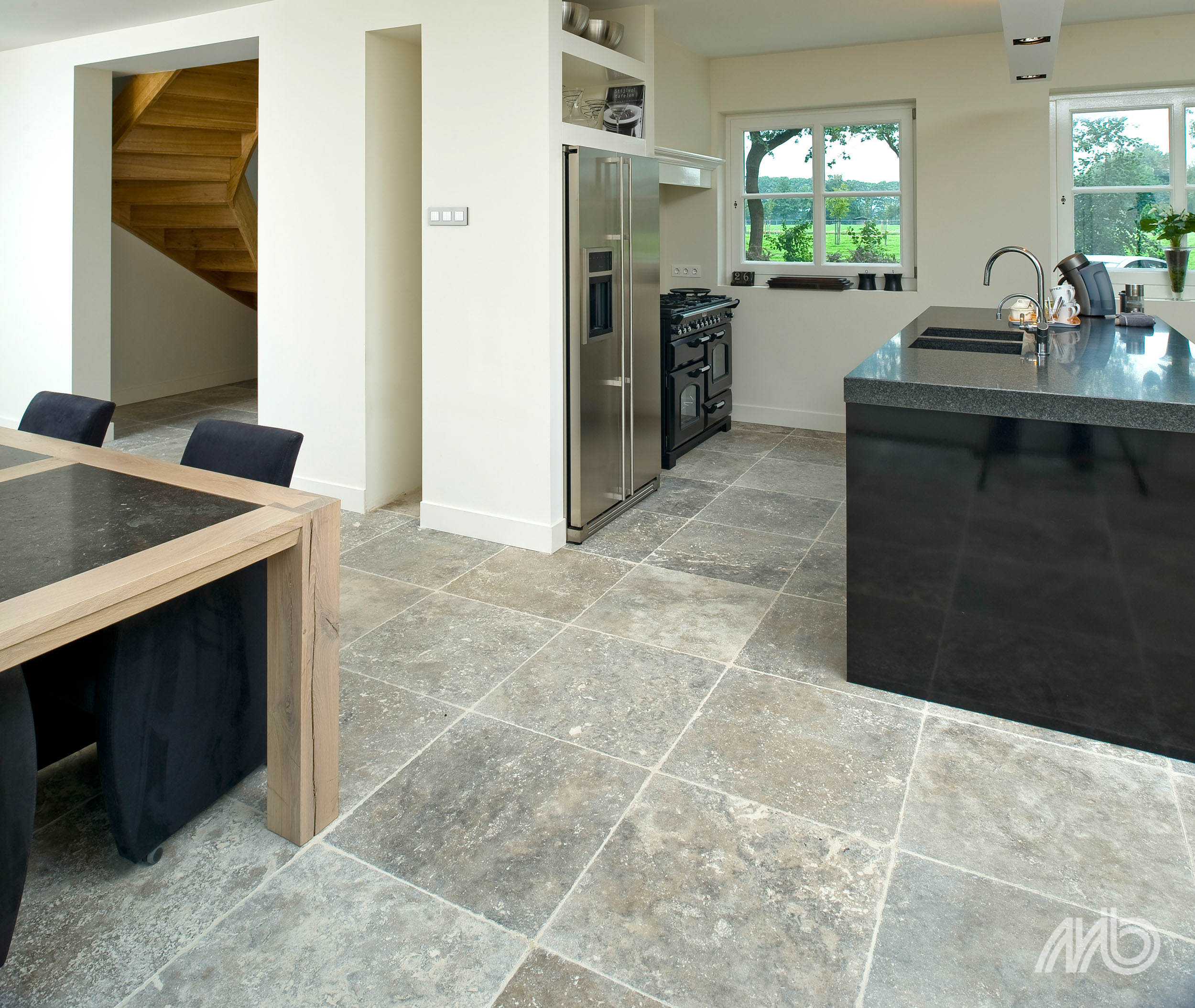 De perfecte badkamer met natuursteen tegels